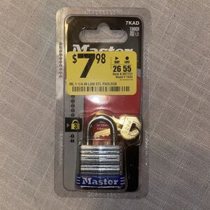 Master Lock Outdoor Padlock w/ 2 Keys (7KAD) Key Code P826‎